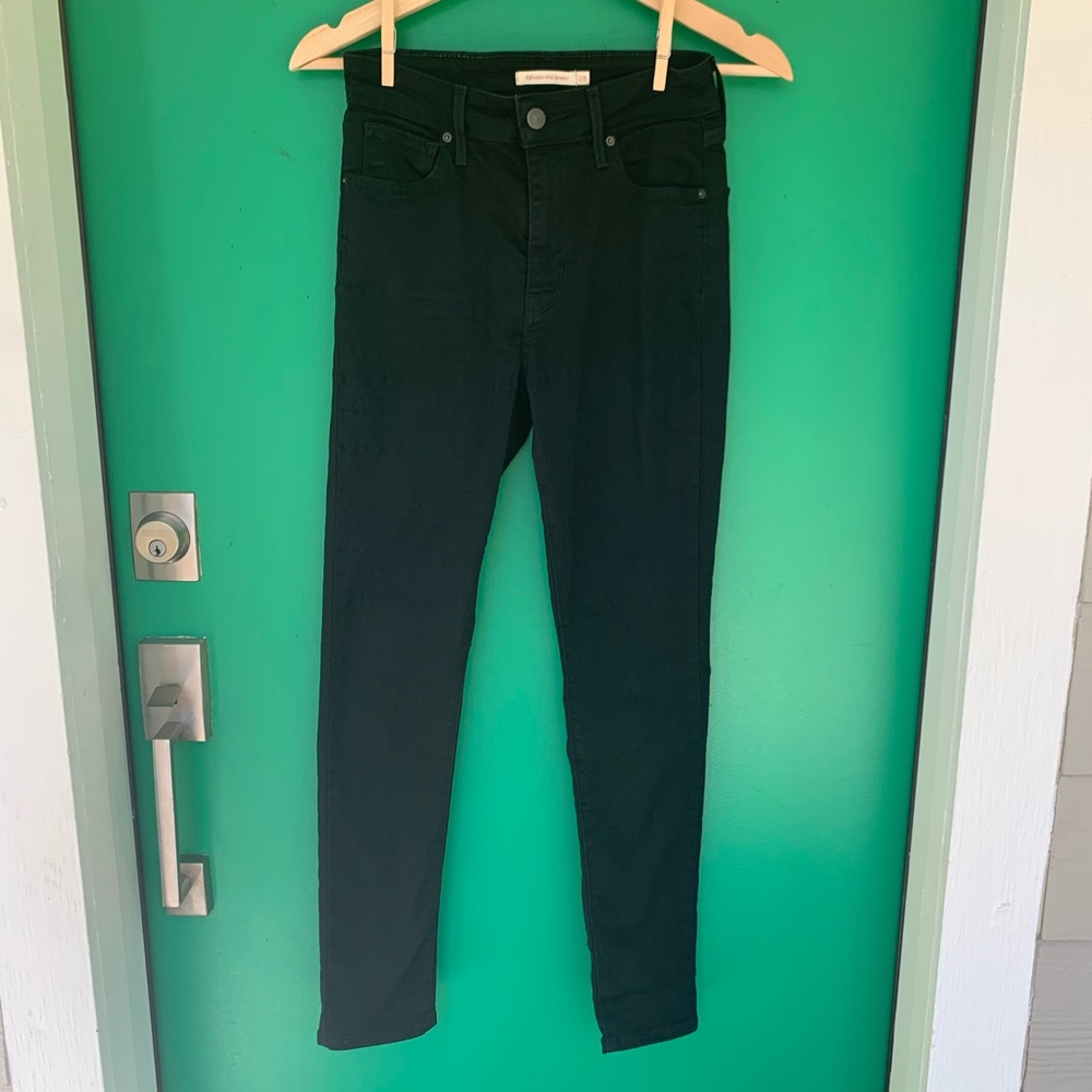Levi’s 722 High Rise Skinny Jeans in Black